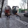 Уборка снега в районе продолжается