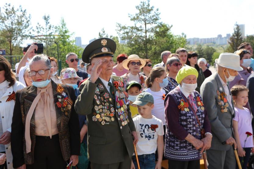 Праздник в октябрьском. Праздник 9 мая в Софпороге. Традиции празднования 9 мая в городе Клину. Новоалтайск праздник 9 мая. Парк Кашкадан Уфа 9 мая.