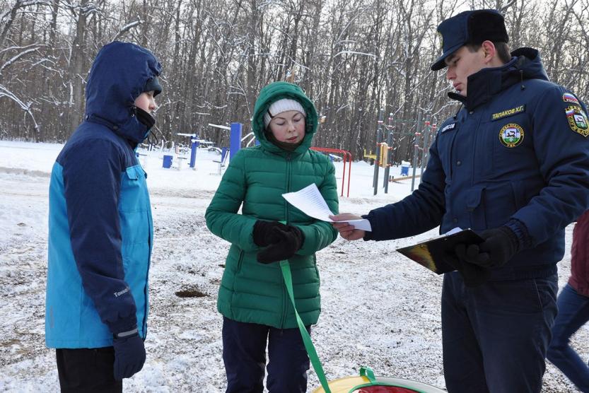 Защиты города. Несанкционированная горка администрация. Безопасные каникулы зимой рейды. Рейды в период зимних каникул. Рейд несанкционированные горки зимой.