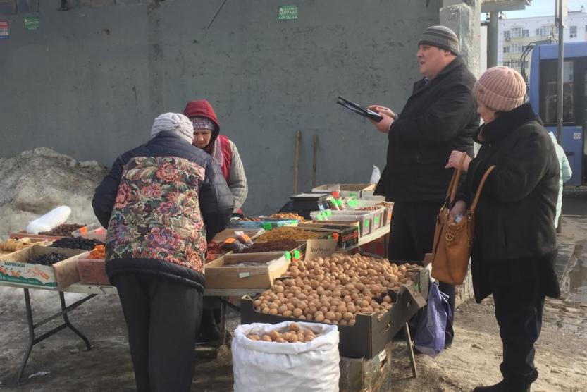 Уфимские рынки. Центральный рынок советского района. Центральный рынок Уфа продукты. Уфа 1998 Центральный рынок. Уличная торговля Уфа\.