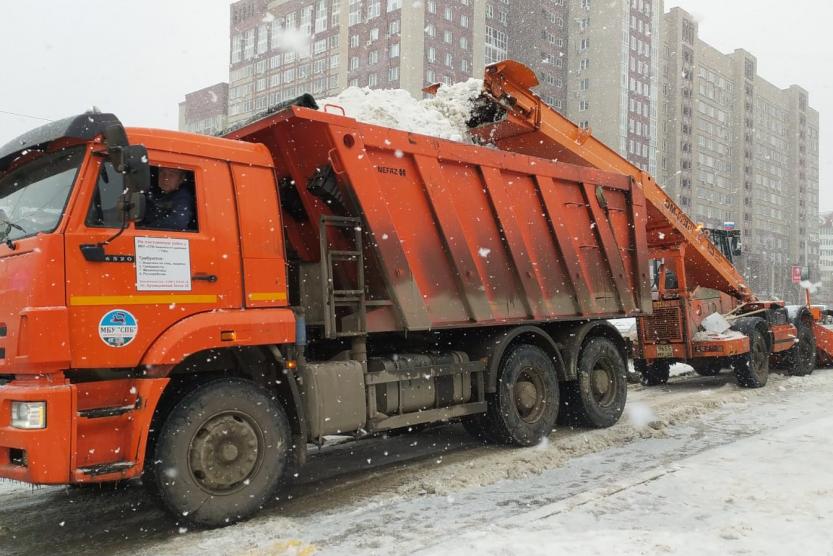 Городские службы города уфа. Лобовой на самосвал. КАМАЗ•4510 фото самосвала.