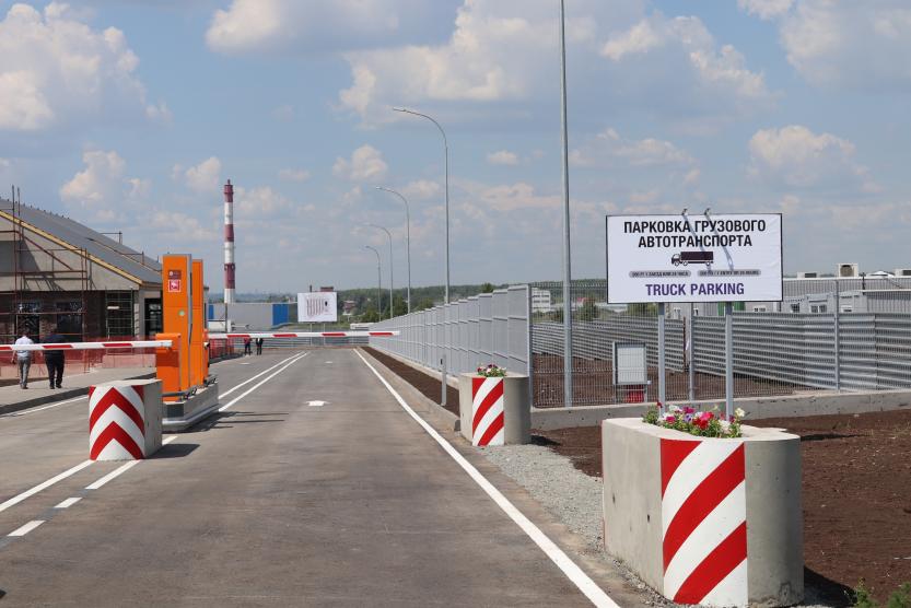 Грузовая парковка. Стоянки грузового автотранспорта. Парковка для большегрузного транспорта. Парковка грузового транспорта. Открытая стоянка для грузового транспорта.