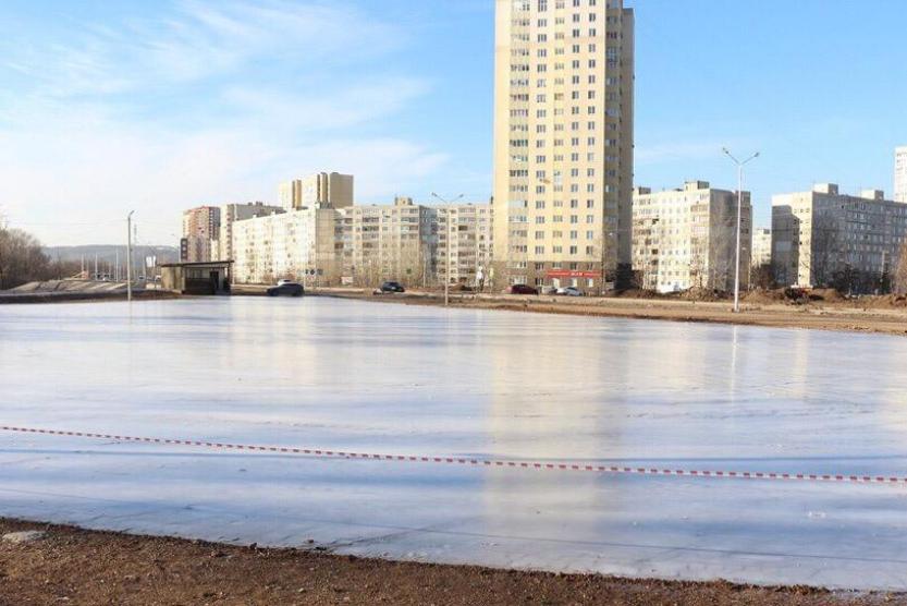 Октябрьском районе уфа. Каток на набережной Уфа Сипайлово. Каток в Сипайлово на набережной. Каток Сипайловский Уфа. Каток на Рыльского 30 в Уфе.