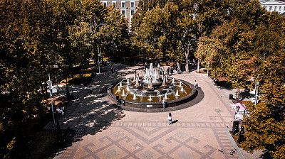 Фонтан Семь девушек в сквере Театральный в Уфе. Фото: Данил Ивлев, 2020